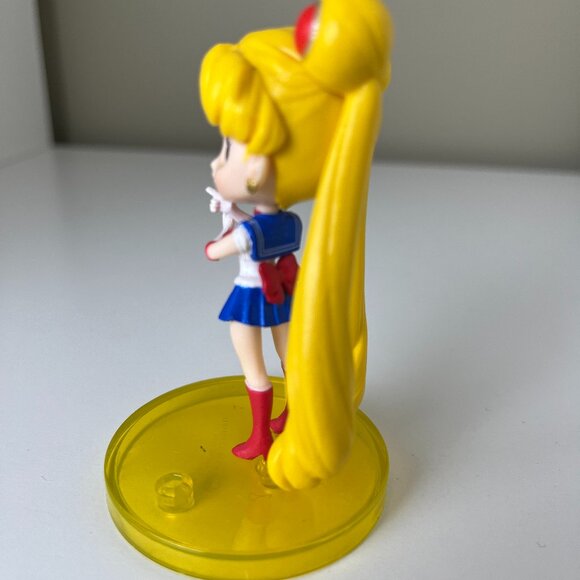 Sailor Moon Figure With Poseable Stand - Picture 6 of 6